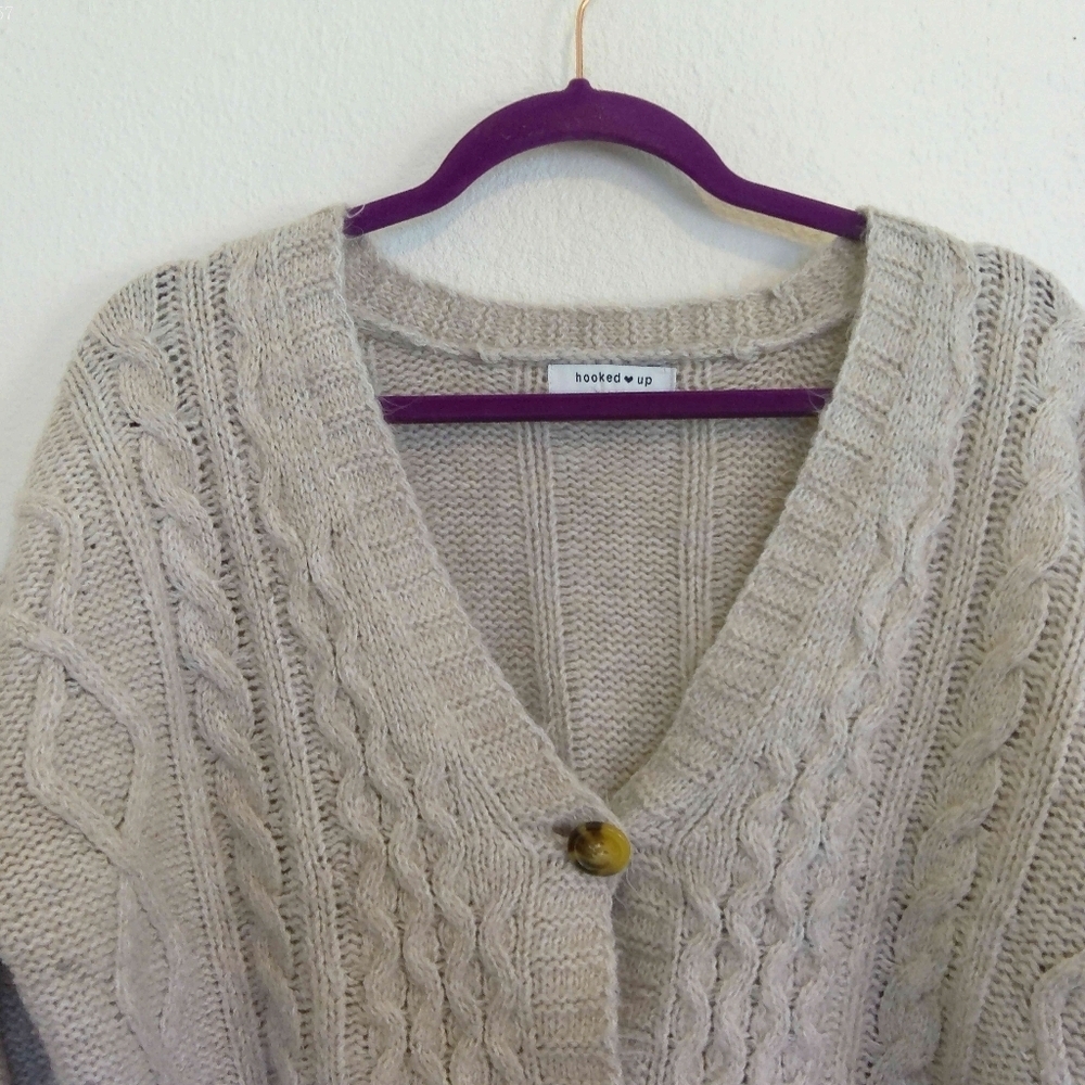 HOOKED UP CABLE KNIT SWEATER - Picture 5 of 8